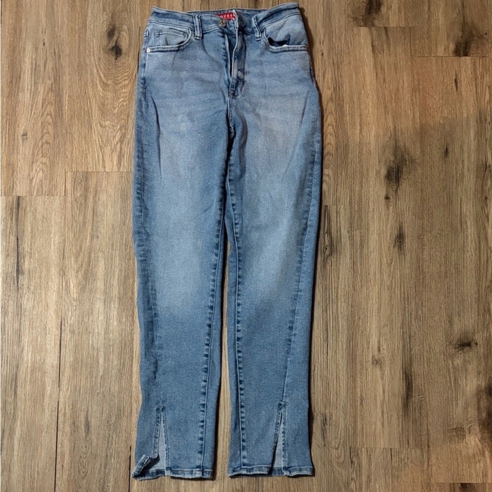 Guess Women's 5 Pocket Light Blue Jeans Size 27